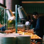 buffet homem restaurante hotel comida