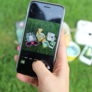 câmera de exibição do iPhone e óculos de sol