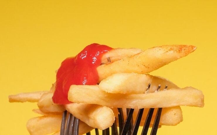 batatas fritas garfos ketchup alimentos gordurosos fritos
