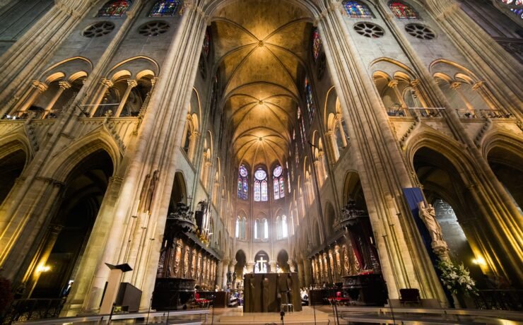 vista interna da Notre Dame de Paris