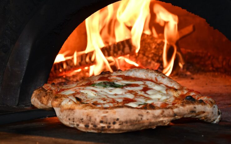 pizza margherita forno legna italia