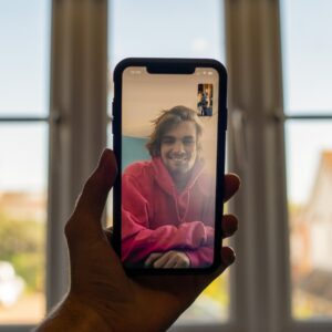 videochamada namorado homem iphone smartphone digital