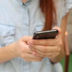 iphone smartphone mulher menina mão