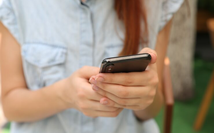 iphone smartphone mulher menina mão