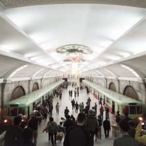 Pessoas na estação de metrô