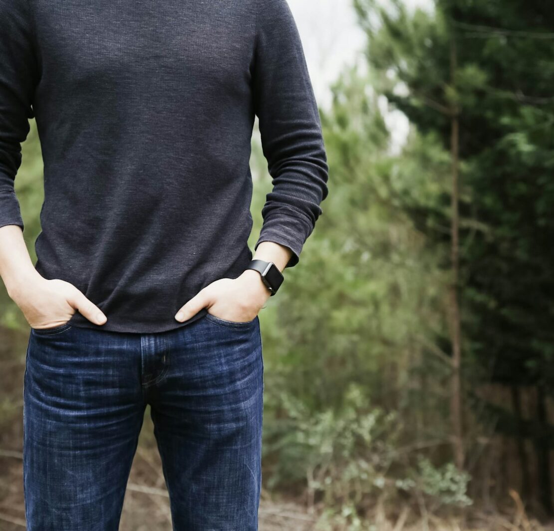 pessoa de calça jeans azul