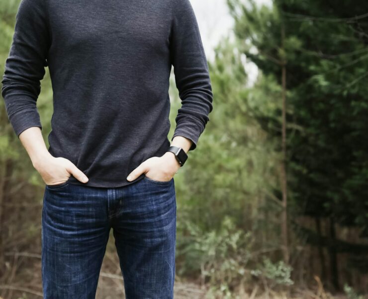 pessoa de calça jeans azul