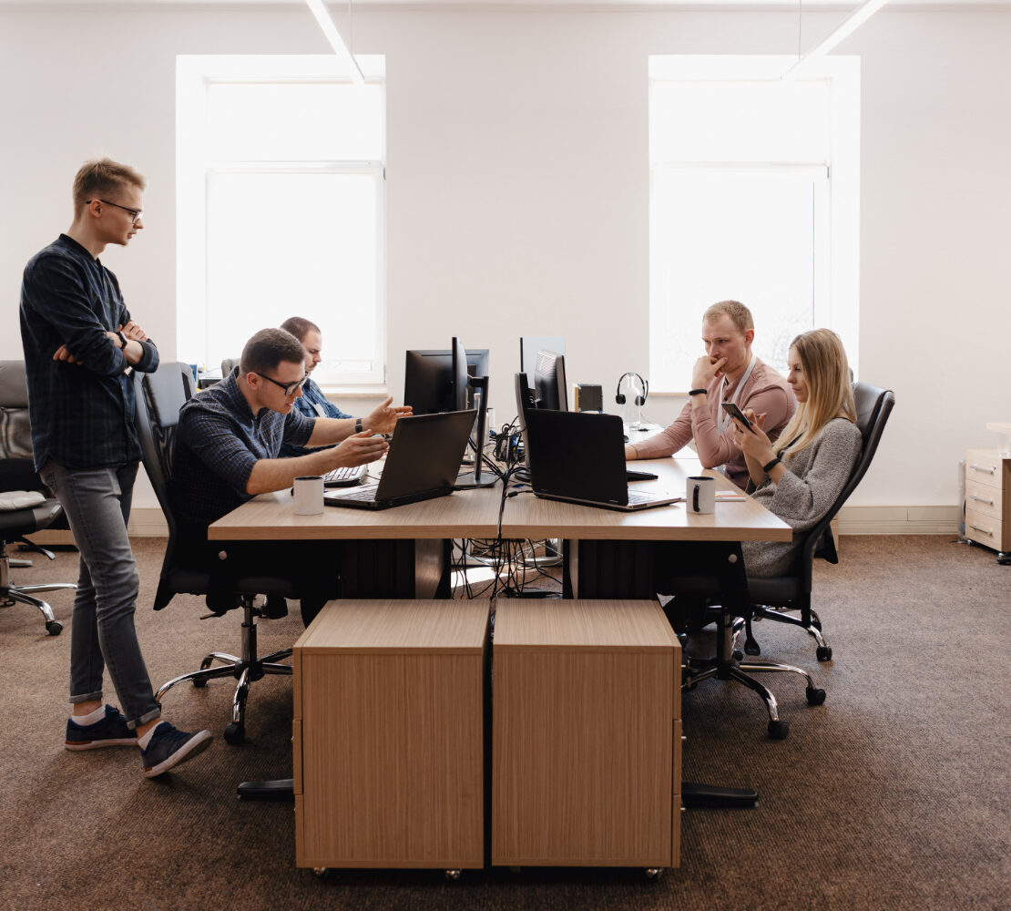 trabalho em equipe no escritório