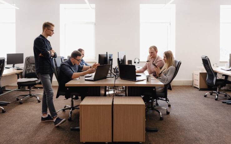 trabalho em equipe no escritório