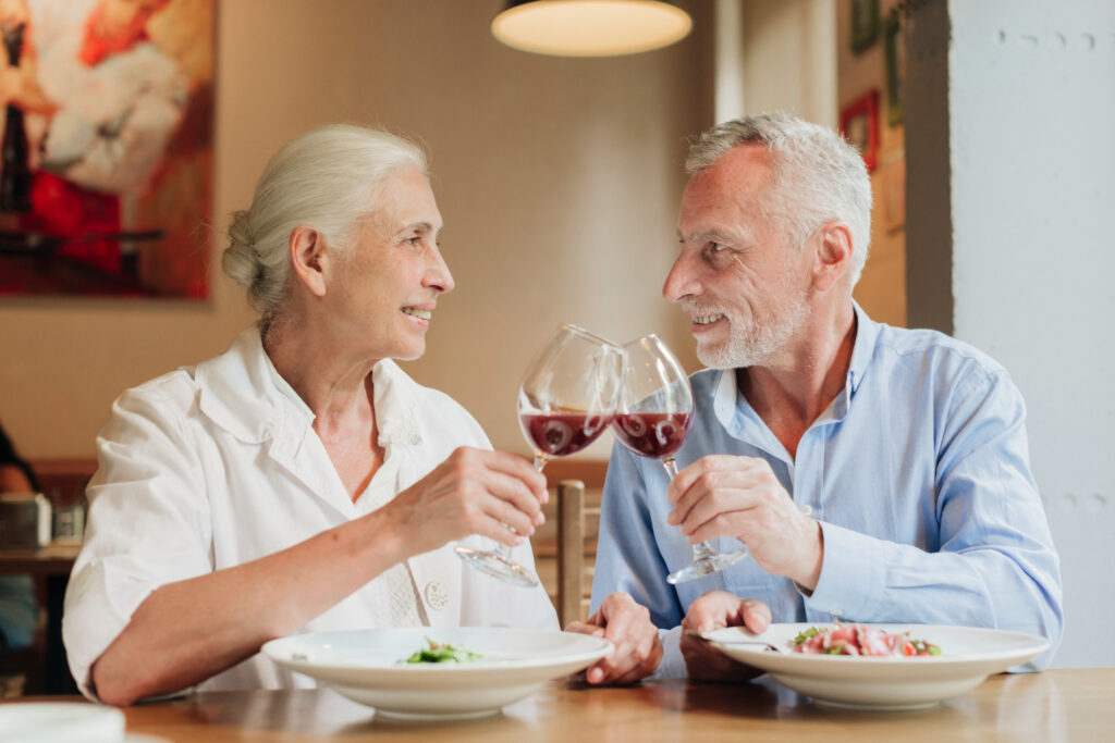 retired couple having dinner at the restaurant