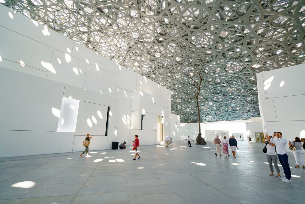 Museu do louvre em abu dhabi