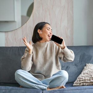girl singing on the sofa