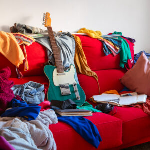 messy house clutter