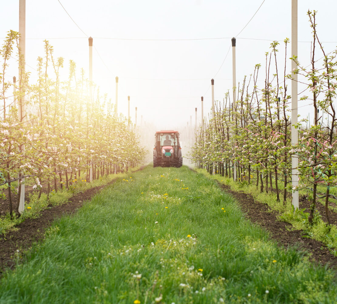 tractor agricolture pesticides