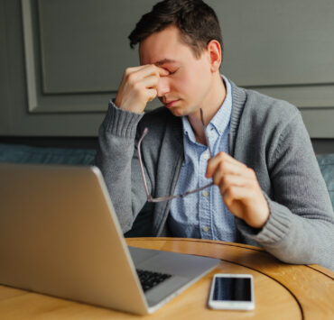 yoga eye pain screen