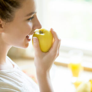 eating apple