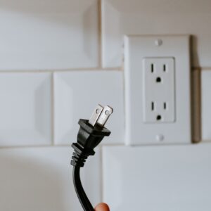 plug preto desconectado da tomada