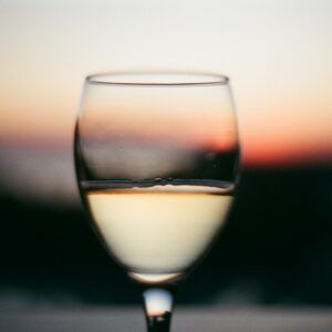 taça de água no por do sol