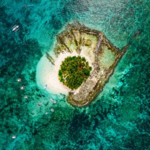 fotografia aérea de uma ilha, Ilha Guyam, Siargao, Filipinas