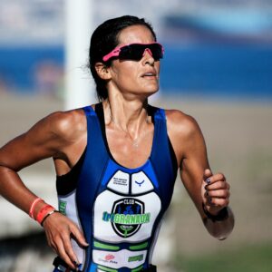 mulher atleta correndo