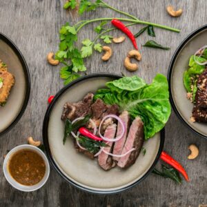 prato cozinhado em tigela cinza