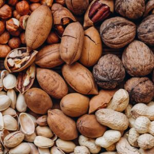 diversos tipos de oleaginosas vistas de cima, nozes, amendoim, pistache,