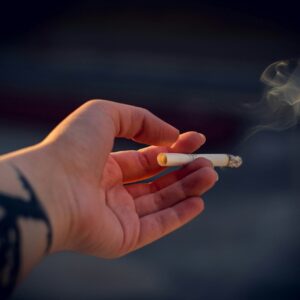...e corte o cigarro