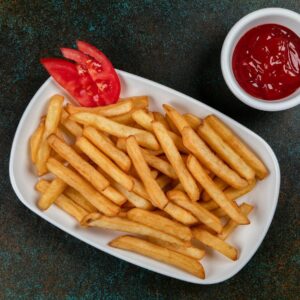 Fazendo batatas fritas no micro-ondas