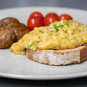 5. Comer o suficiente no café da manhã