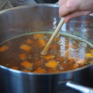 Retirar a gordura do caldo