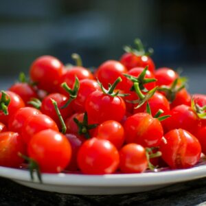 A melhor maneira de cortar tomate cereja