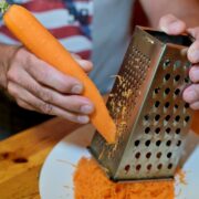 O melhor truque para ralar legumes