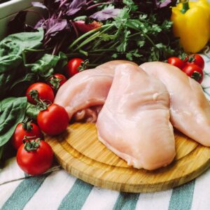 9) "Bata" peitos de frango antes de cozinhar
